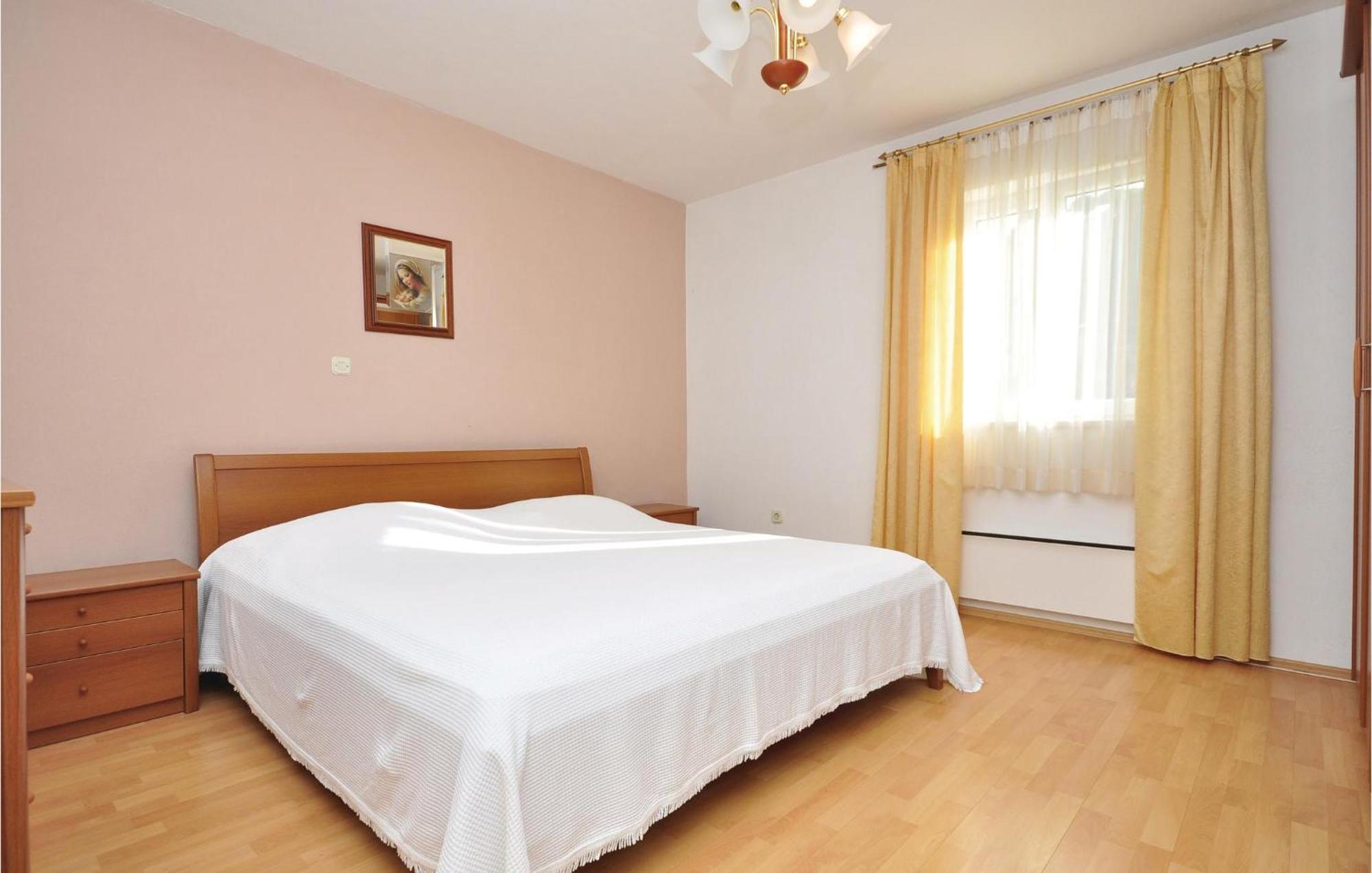 3 Bedroom Awesome Apartment In Pucisca Exterior foto