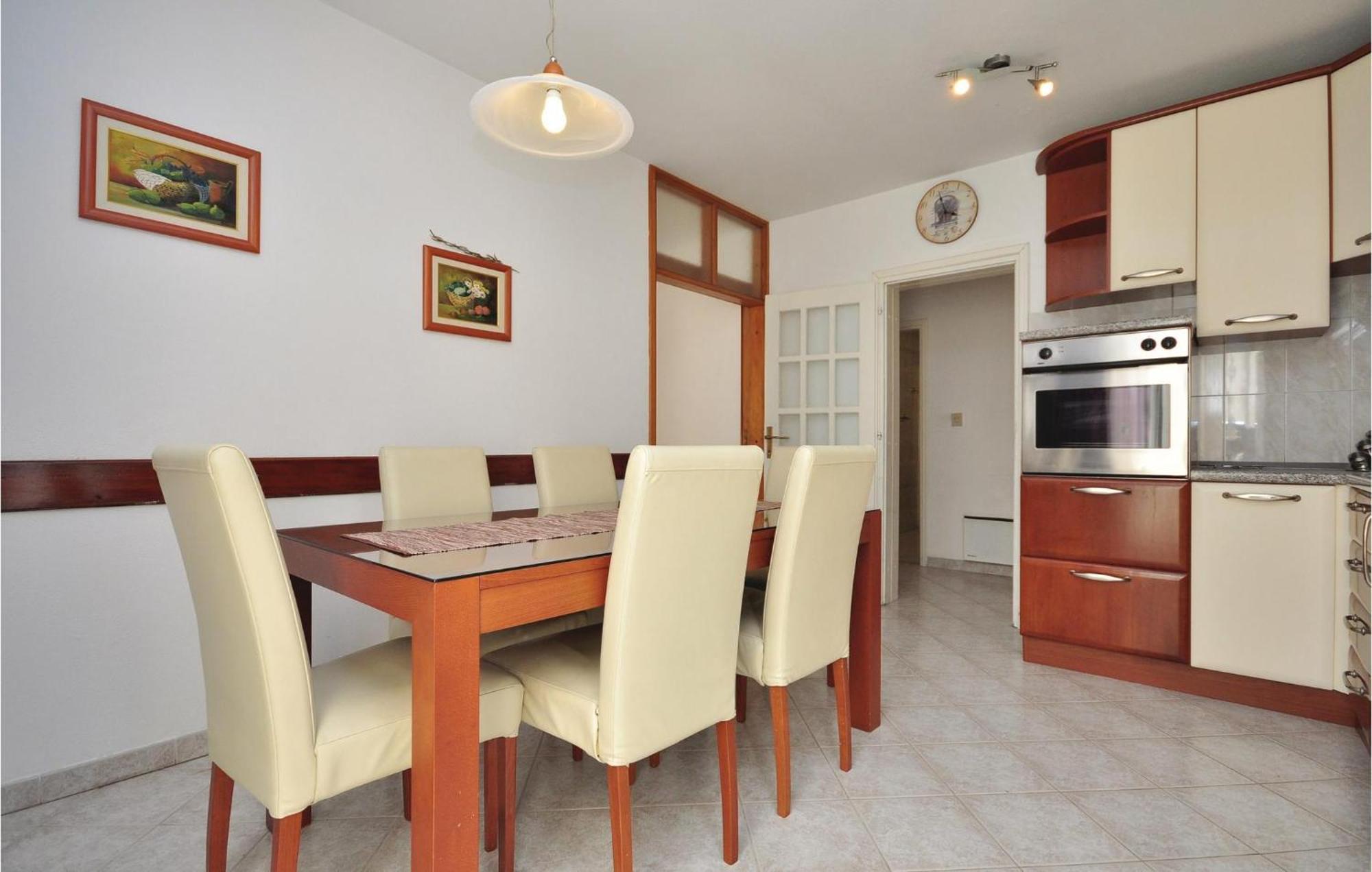 3 Bedroom Awesome Apartment In Pucisca Exterior foto